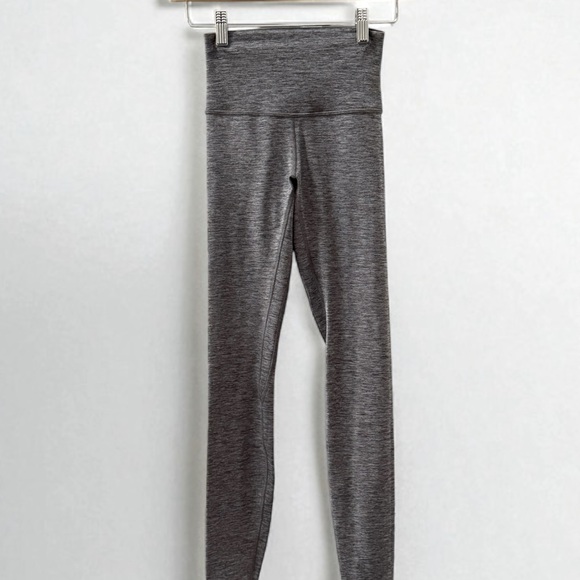 Lululemon Women’s Grey Leggings! Size 2! - Picture 6 of 8
